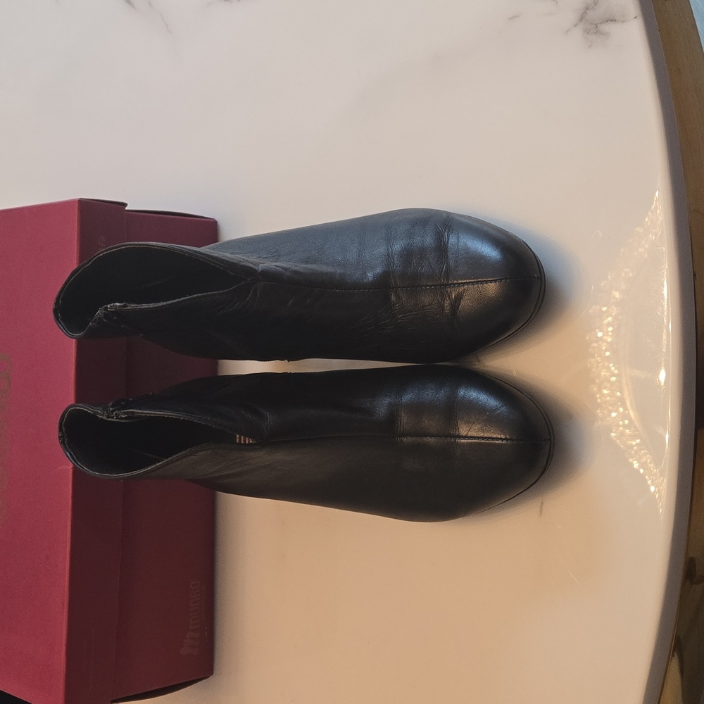 Munro Robyn Black Leather Boot Size 10.5 M - Picture 4 of 8